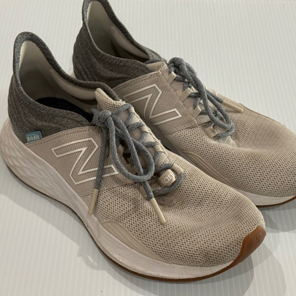 New Balance Fresh Foam Roav Womens 9.5 Running Shoes Beige Grey WROAVTG